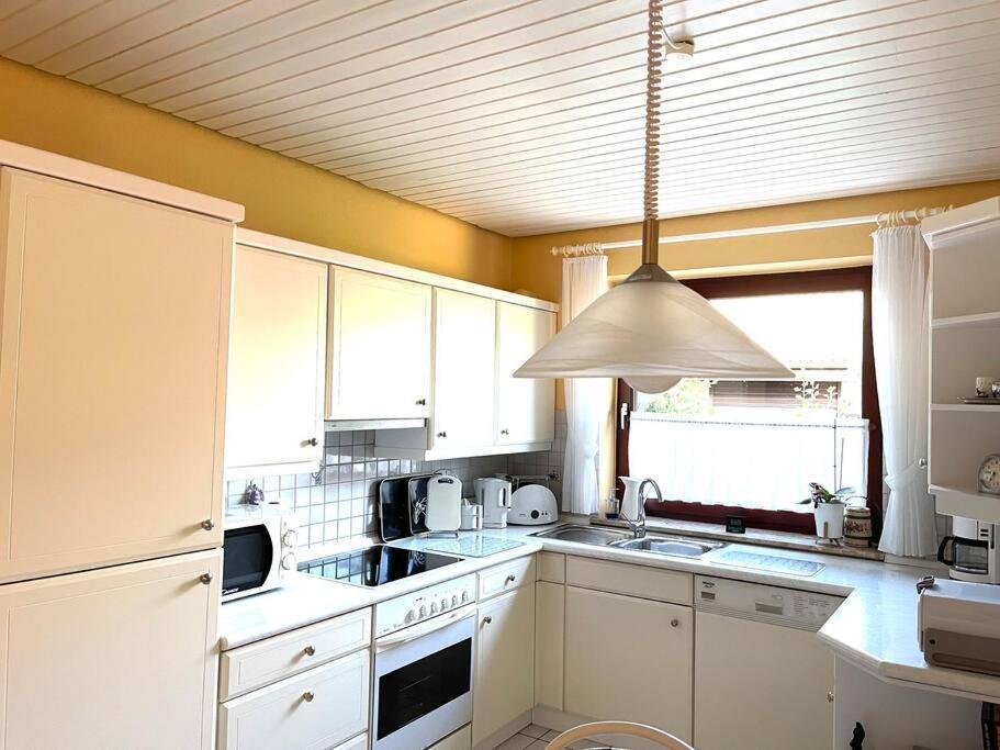 Ferienwohnung Leuchtbergblick Mit Terrasse Und Pkw Stellplatz Eschwege Exterior photo
